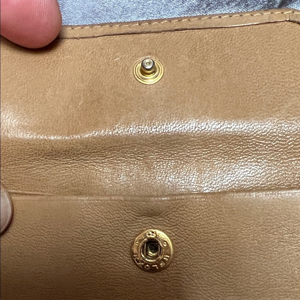 CHANEL Caviar Pebbled Wallet (Beige) - Picture 6 of 12
